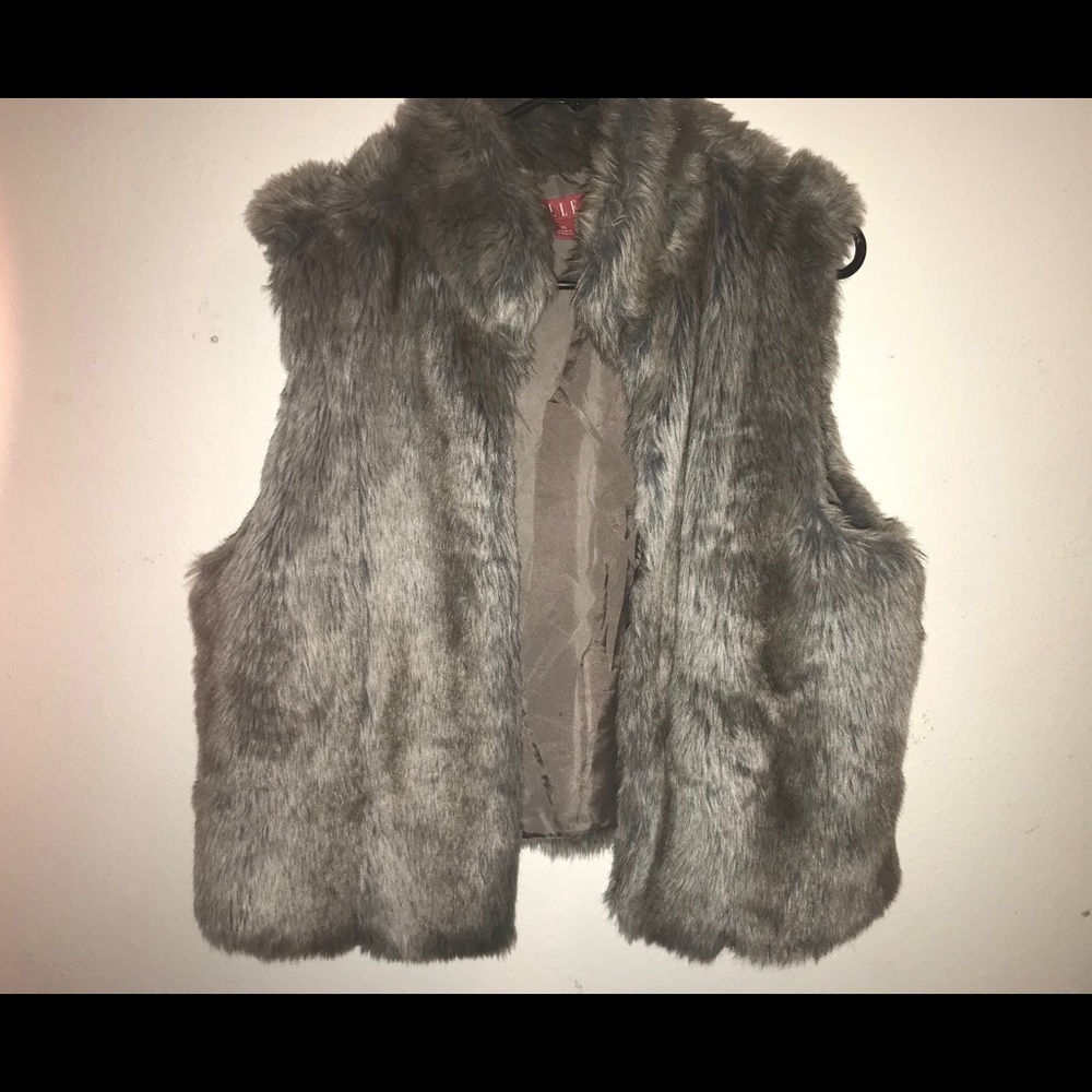 Elle faux fur vest